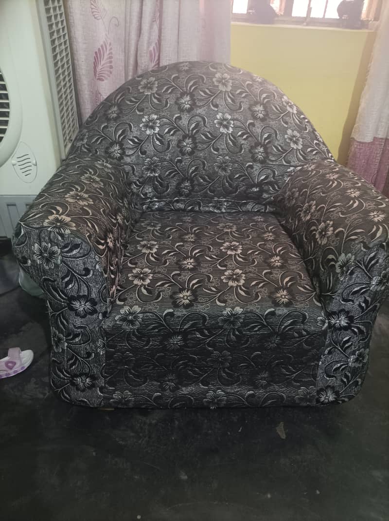Good condition sofa set 0