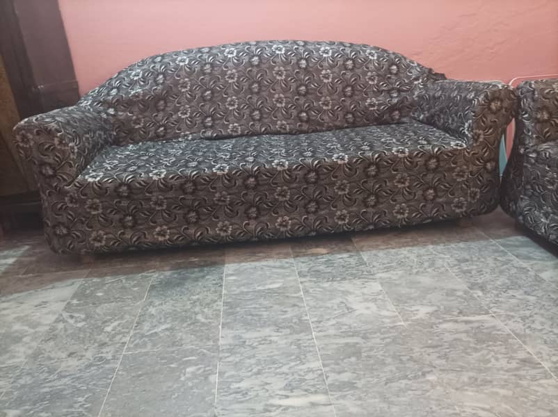 Good condition sofa set 1
