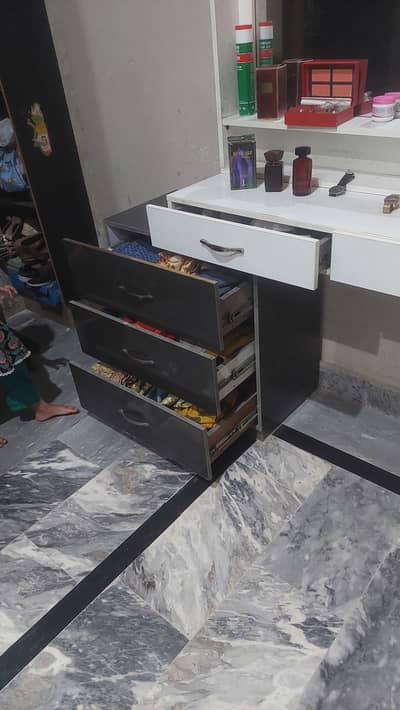 dressers &drawers
