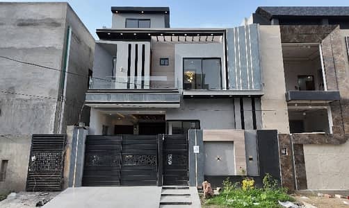A Stunning House Is Up For Grabs In Bismillah Housing Scheme Lahore