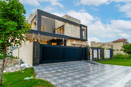 10 Marla Most Beautifull Ultra-Modern Designer House For Sale Near Dolmen Mall & Jalal Sons