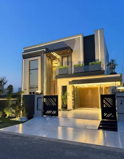 1 Kanal Beautiful Unique Modern Designed House With Luxury In DHA Phase 7
