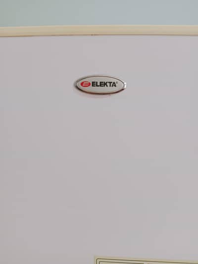 elekta brand ka fridge hai made in uae