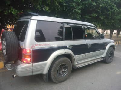 Pajero intercooler 1994 Lahore Number ( 0301-9625788 )