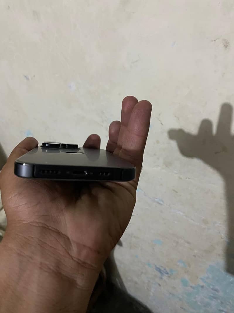 iPhone 14 pro 2