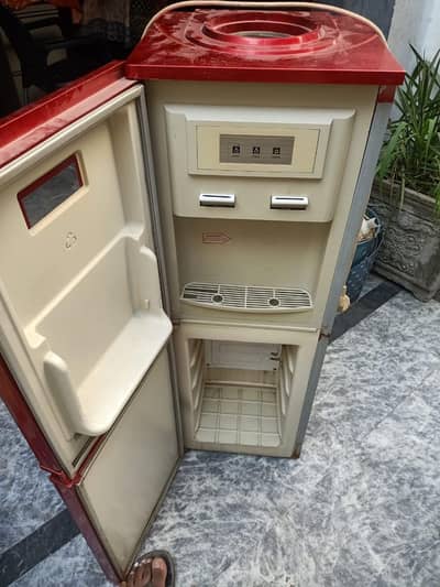 Water Dispenser with Refrigerator
