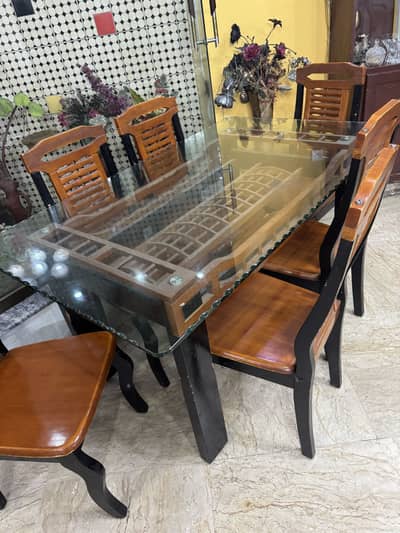 Family use dinning table  for sale in good condition