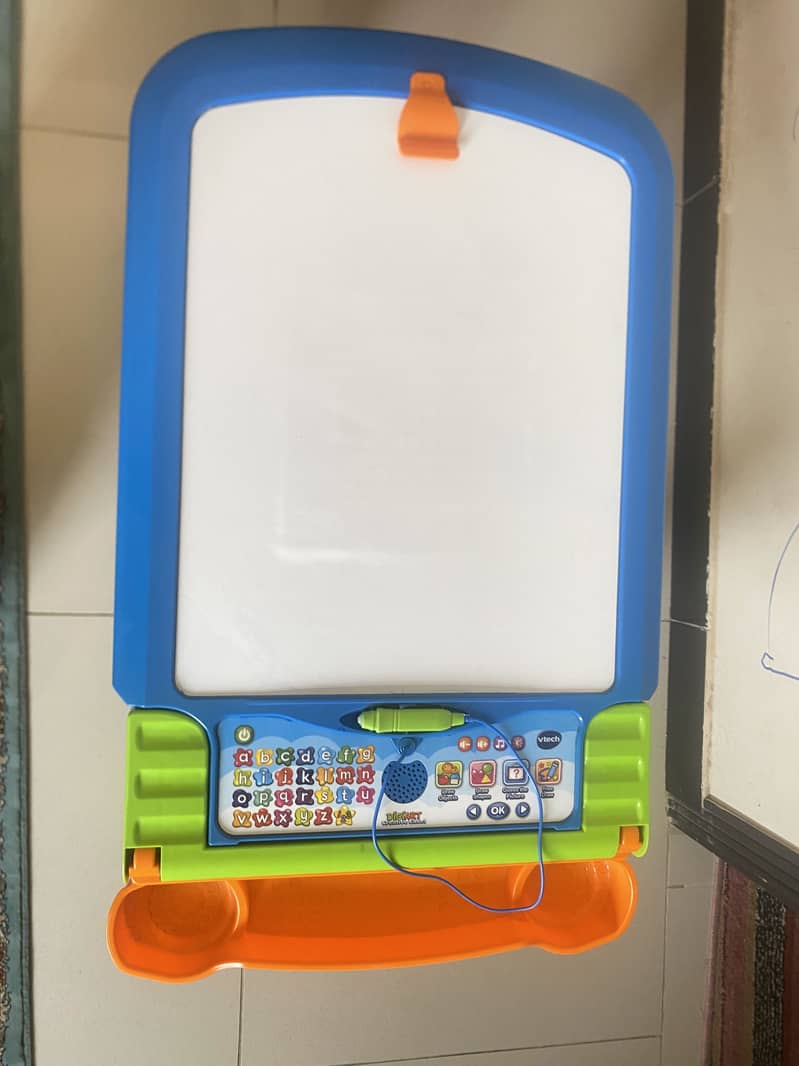 V tech Digiart Creative Easel 8