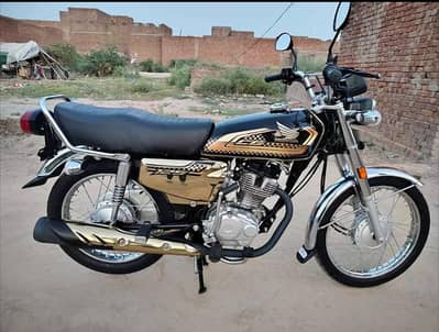 Honda 125s gold