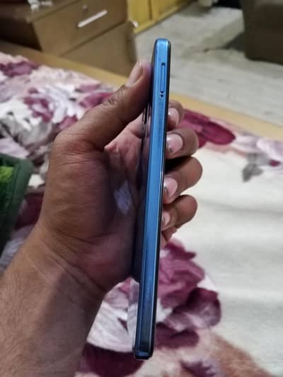 Ram 4+4  Storage 128