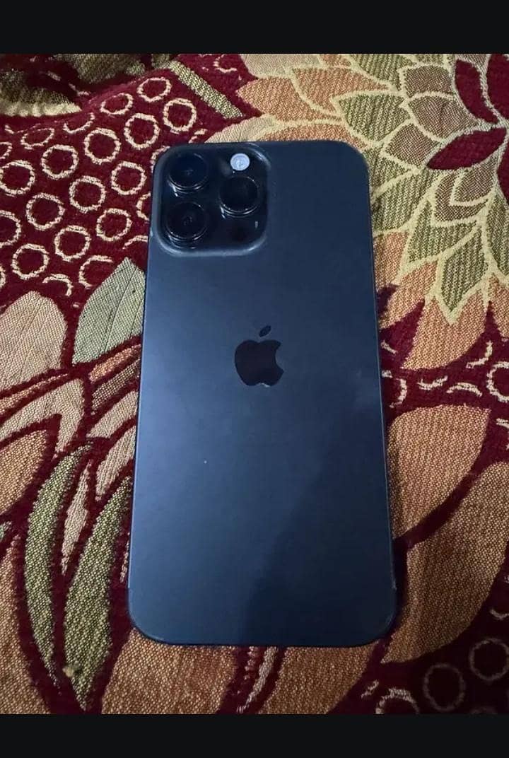 Iphone 16 pro max 3