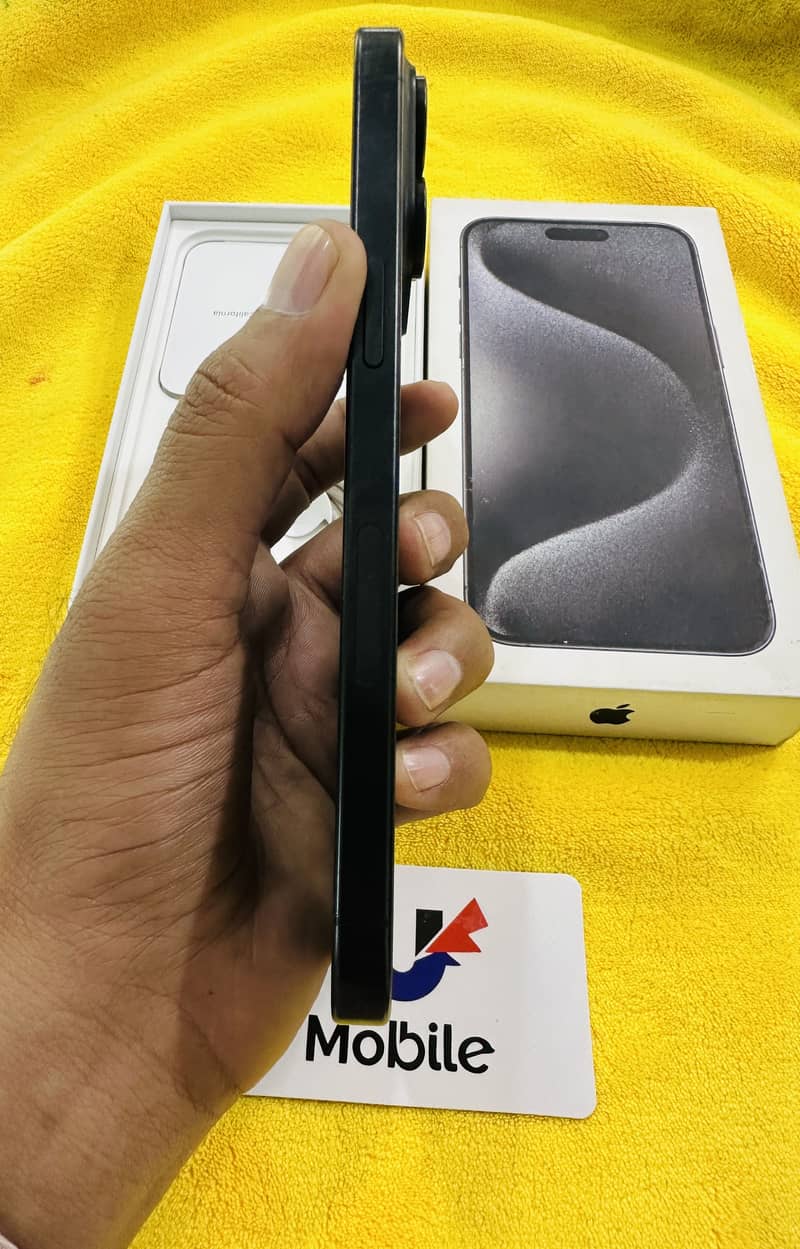 iPhone 15 pro max 4