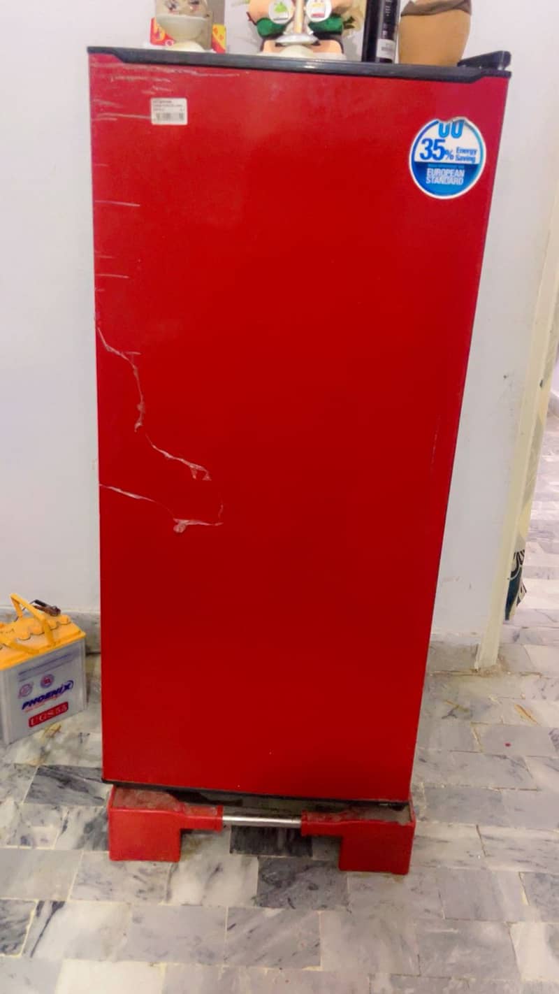Dawlance mini fridge 0