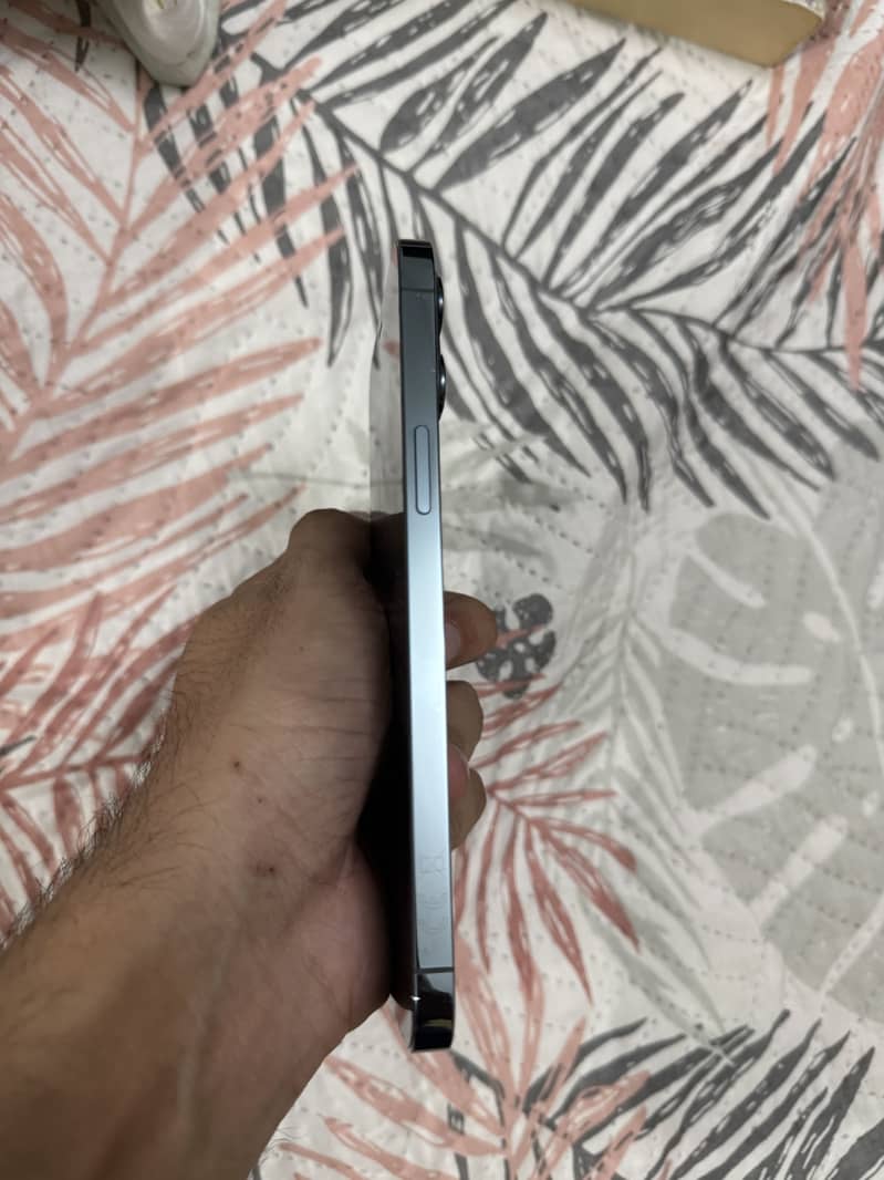 Iphone 12 pro max 4