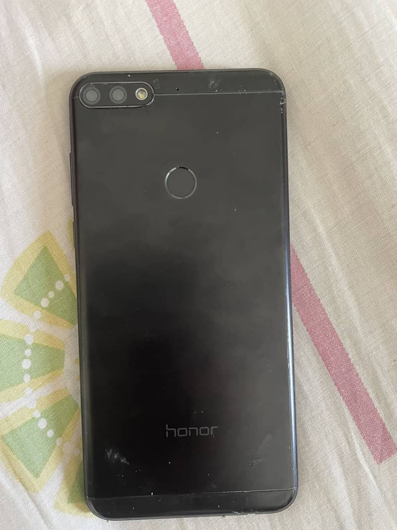 Honor 7C 1