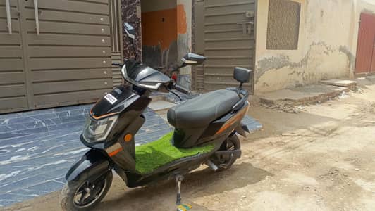 Orivo M7 electric scooty