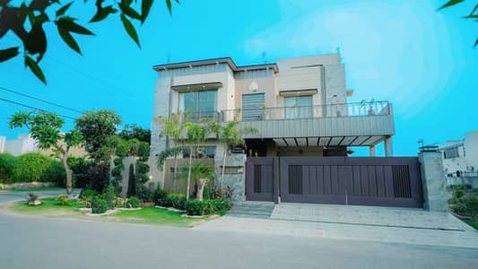 1 Kanal Corner Facing Park, Fully Basement Luxury House For Sale