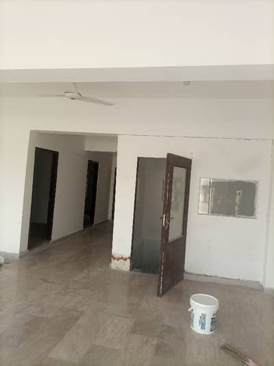 7 Marla Floor Near National Hospital On Main Road Office For Rent