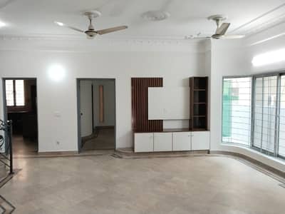 10 Marla 4 Bed Room House On Very Good Condition Reasonable Rent