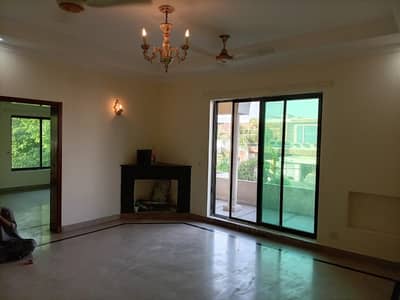 1 Kanal Corner Double Unit 5 Bed Room House For Rent newly Renuated