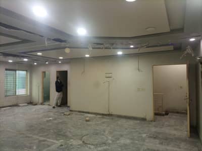 4 Marla Corner Hall 2nd Floor Very Hot Location For Rent