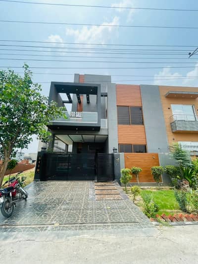10 Marla Brand New House  For sale