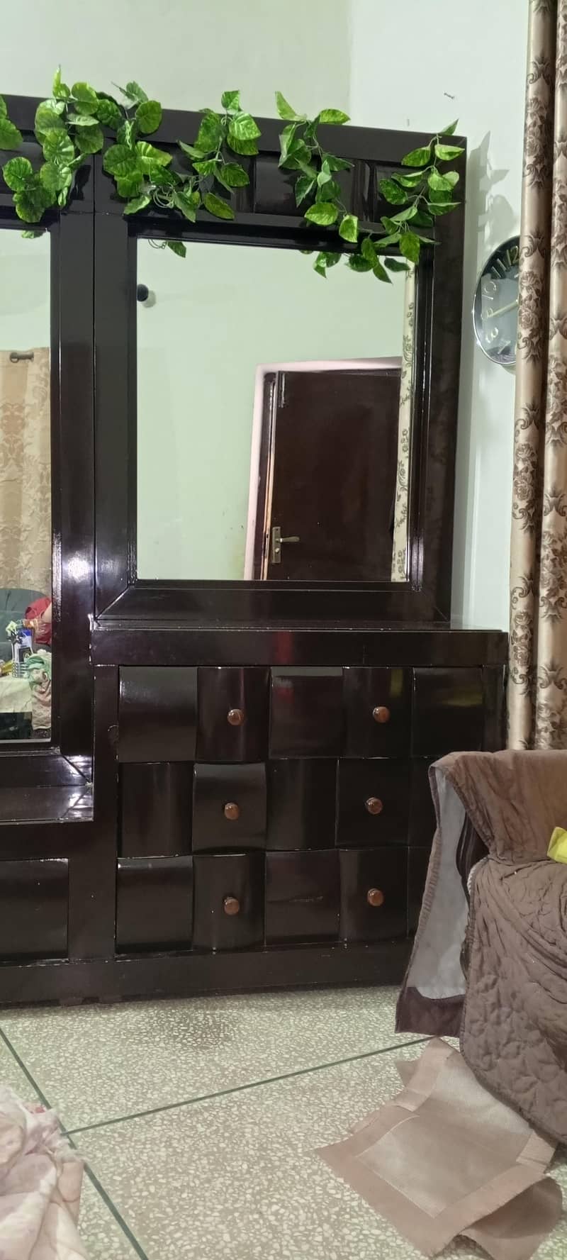 DRESSING TABEL WITH 2 MIRROR 1