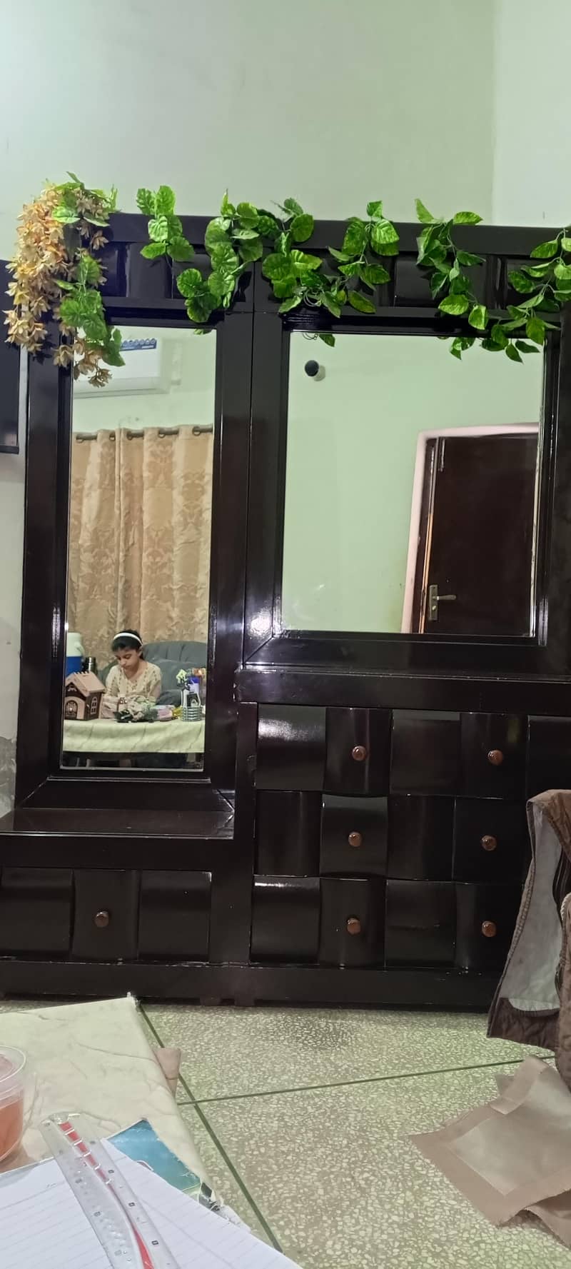 DRESSING TABEL WITH 2 MIRROR 2