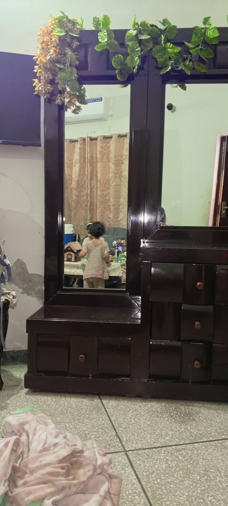DRESSING TABEL WITH 2 MIRROR 3