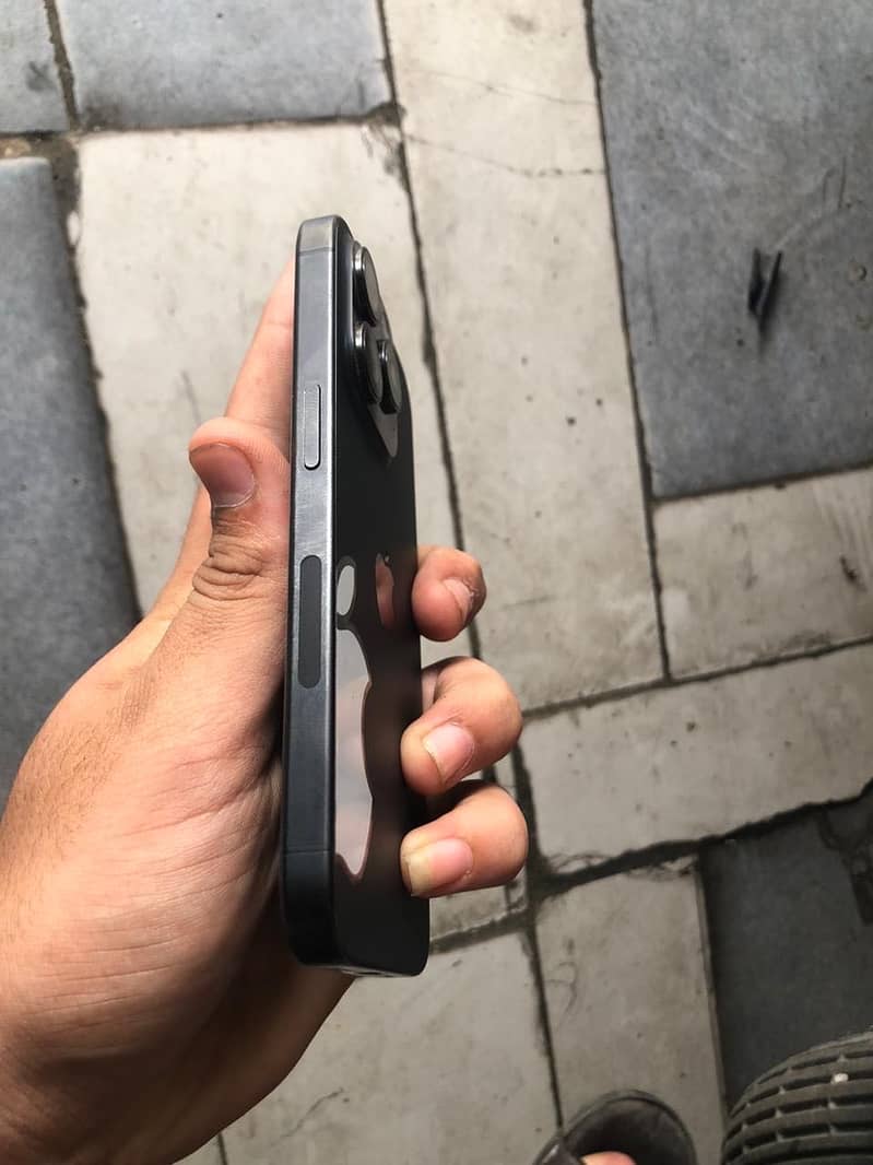 iPhone 15 pro 3