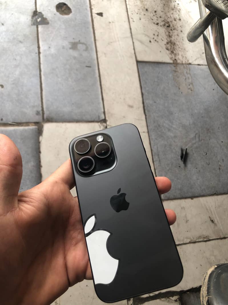 iPhone 15 pro 4