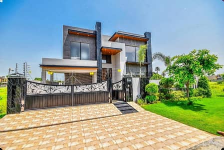 ANW REAL ESTATE PROUDLY OFFERS: 1-Kanal Elegant And Fully Maintained Bungalow Is Available In The Best Block Of DHA Lahore.