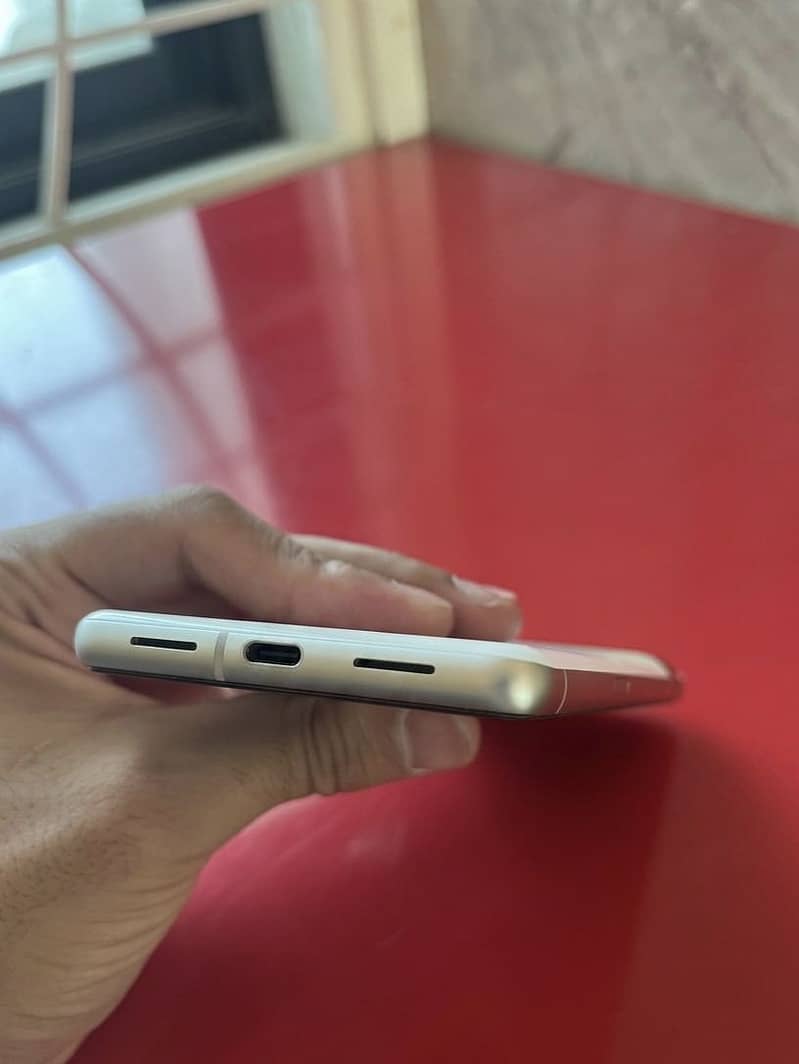 Google pixel 8 4