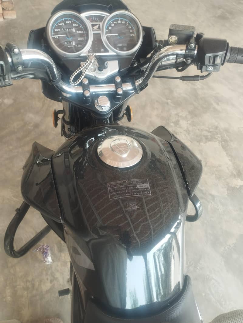 CB150f Black 5
