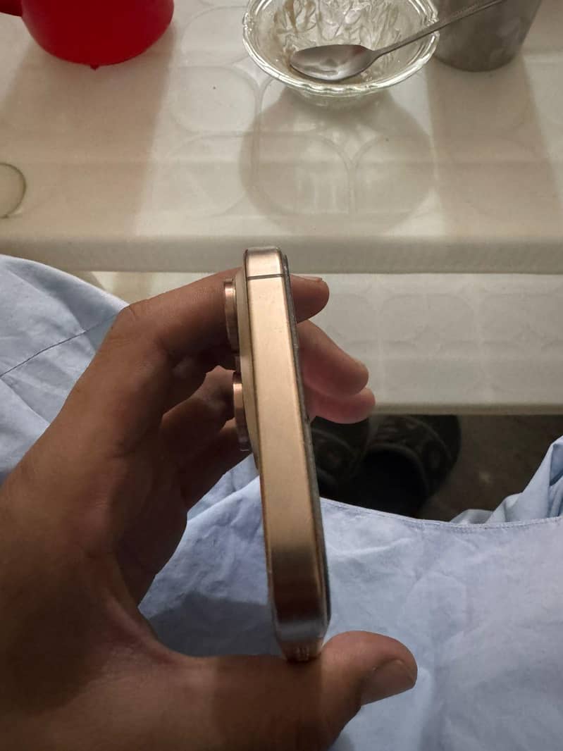 Iphoñe 16 pro max 3