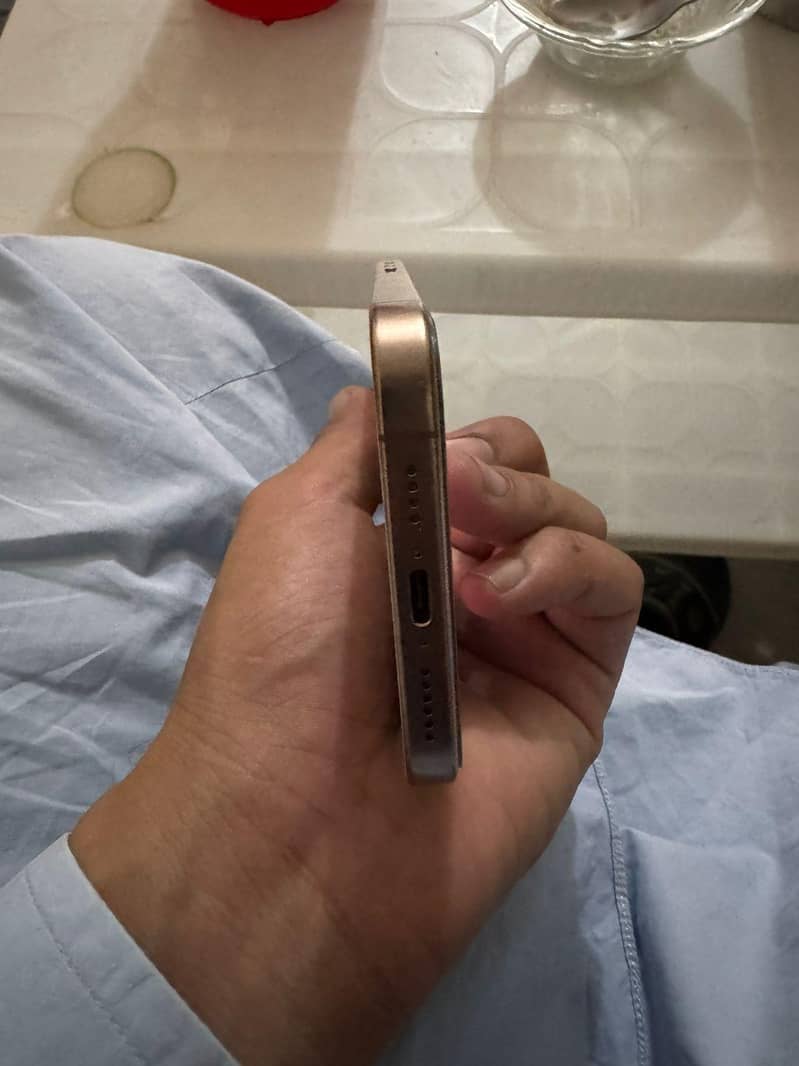 Iphoñe 16 pro max 4