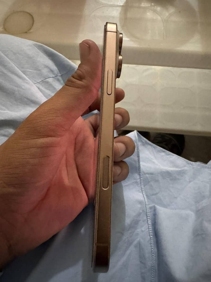 Iphoñe 16 pro max 5