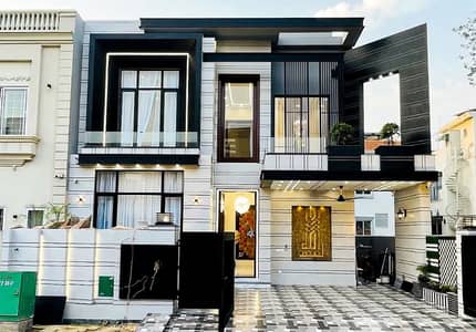10 Marla Beautiful House Available For Rent