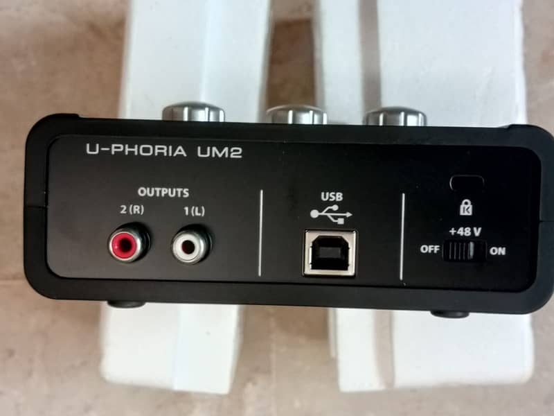 Behringer UM2 U-Phoria Audio Interface Amplifier 0