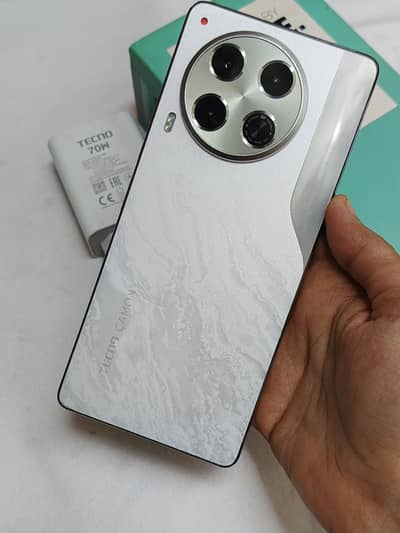 Camon 30 with complete accessories