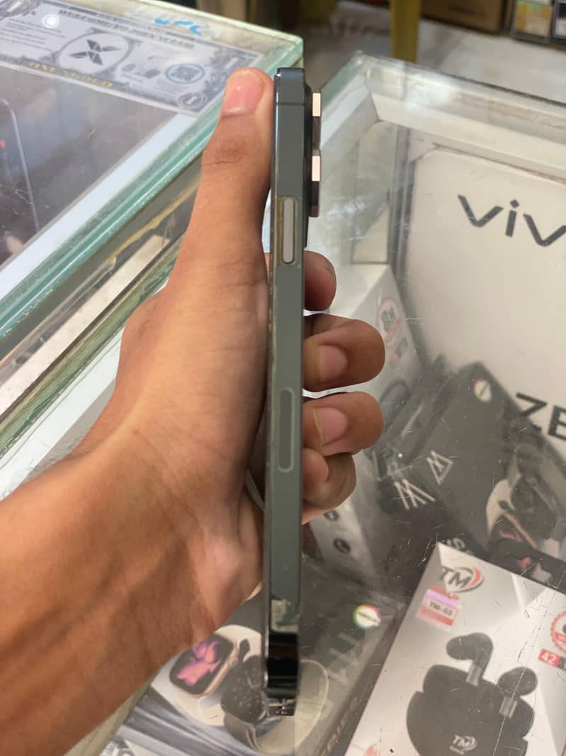 iphone 13 pro max 4