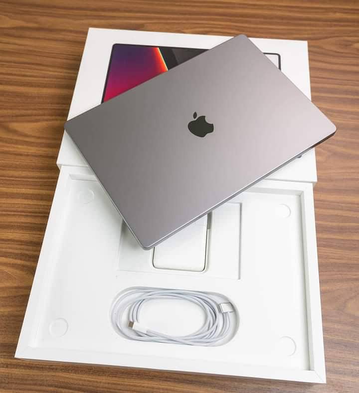 apple MacBook Pro 0