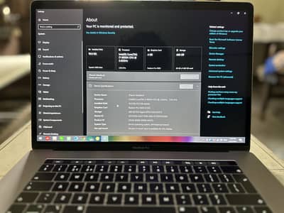 MacBook Pro 2018 i7 16GB 512GB 4GB Graphic Touch Bar