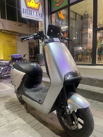 Electric scoote yadea G5