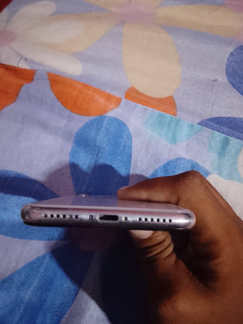Apple iPhone X 3