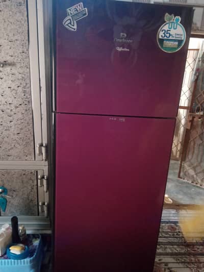 Large Size fridge Company Dawlance Reflection