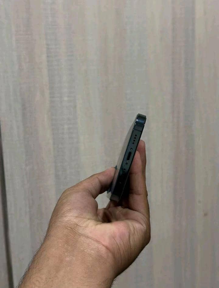iPhone 12 pro max 4