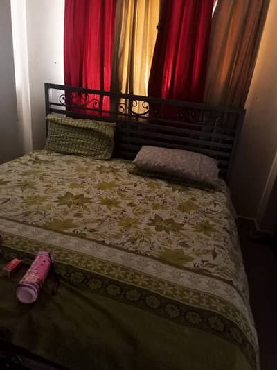 Iron rod king bed