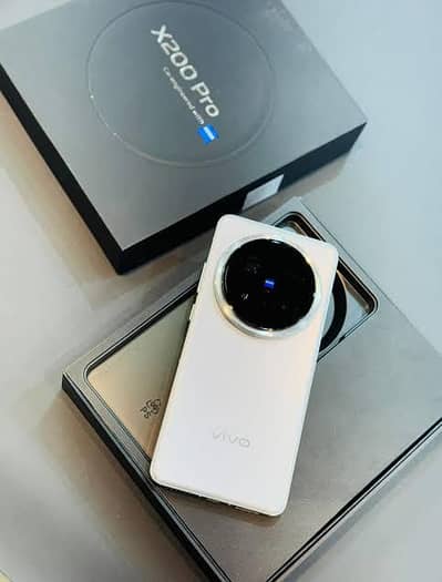 Vivo X200 Pro 16GB RAM 512GB PTA Approved – 10/10 – Complete Box