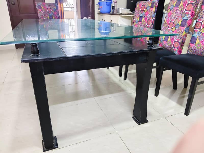 DINING TABLE 4